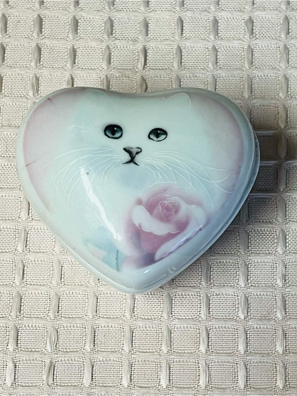 Vintage Otagiri White Cat & Rose Heart Porcelain Trinket Box